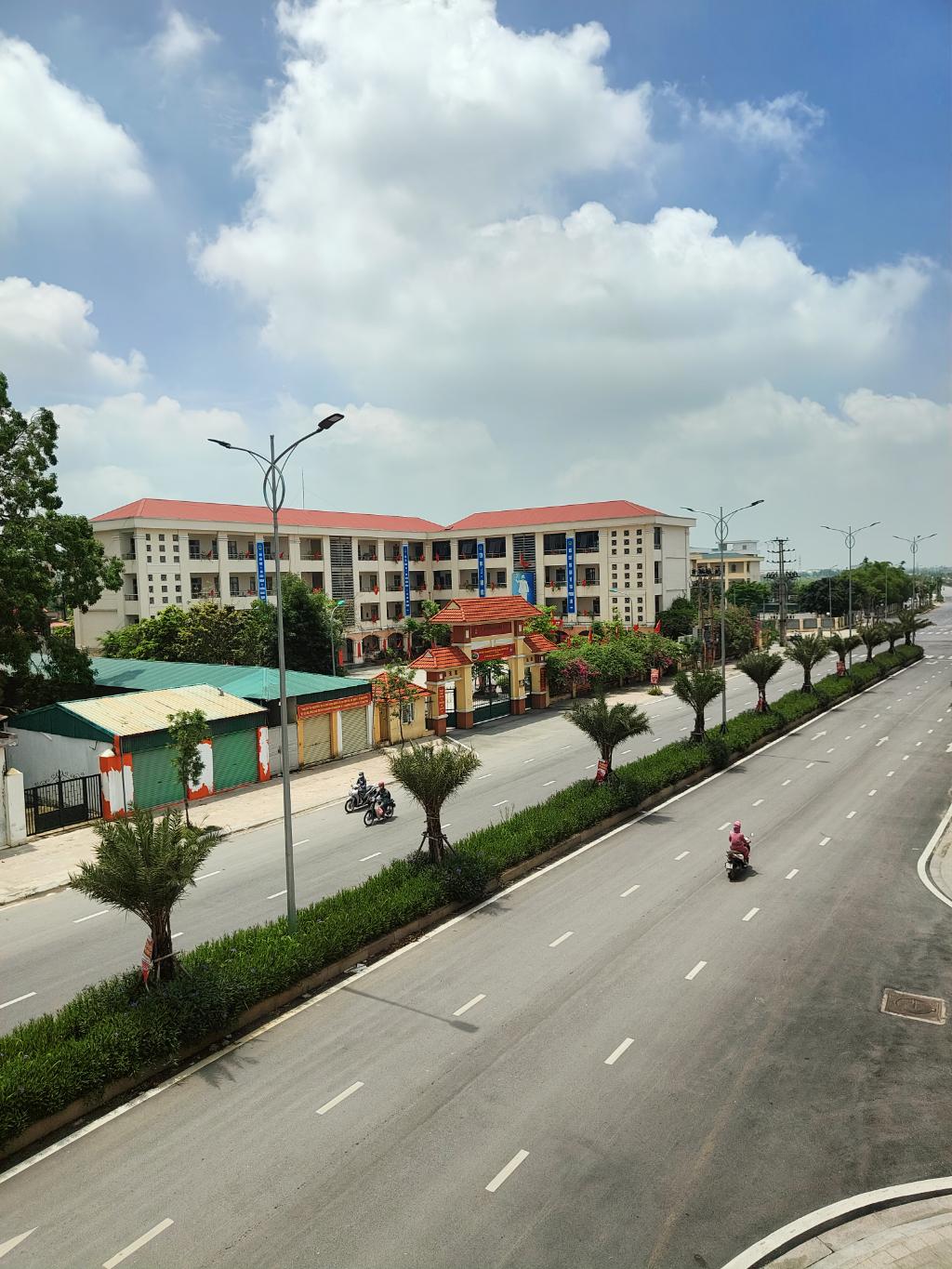 1 LÔ DUY NHẤT CHỦ NHÀ BÁN NHANH TRONG THÁNG SHOP HOUSE MẶT PHỐ 33 MÉT KĐT HIM LAM THƯỜNG TÍN - 5 TẦNG 97M2 GIÁ 20,X. KHU VỰC TIỀM NĂNG TĂNG GIÁ TỪNG NGÀY.
